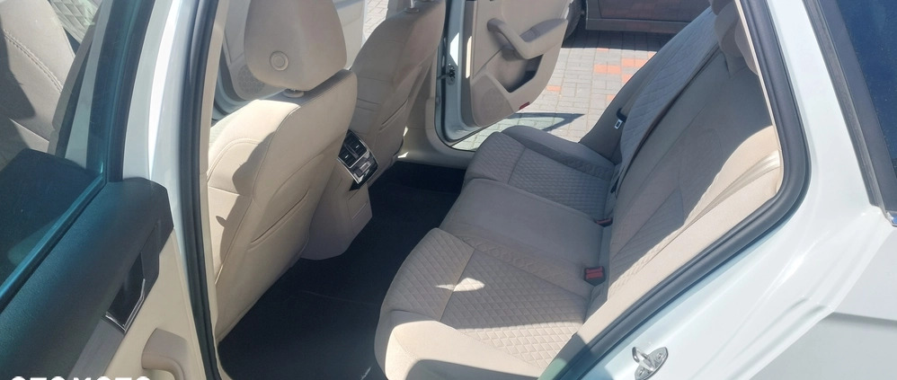 Skoda Superb cena 63000 przebieg: 192000, rok produkcji 2016 z Warszawa małe 254